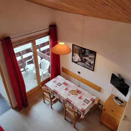 Cosy Pres Des Pistes Avec Balcon Et Tv - Fr-1-181-2832